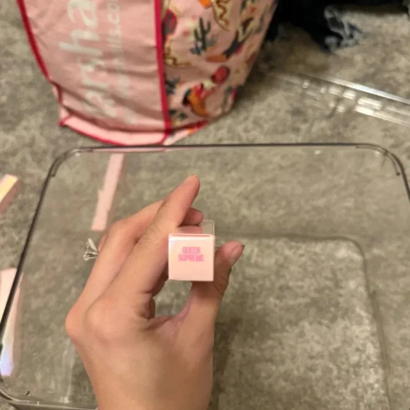 Queen Supreme Jeffree Star Supreme Gloss - 2 Available - NWT - Neon Pink - Picture 13 of 14